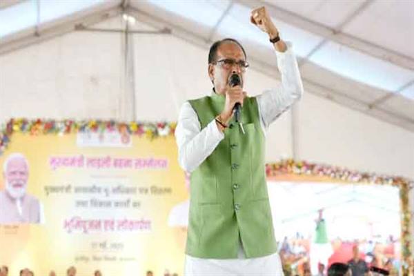 Ladli Bahana Sammelan : मुख्यमंत्री शिवराज चौहान पृथ्वीपुर में लाड़ली बहना सम्मेलन में शामिल हुए थे