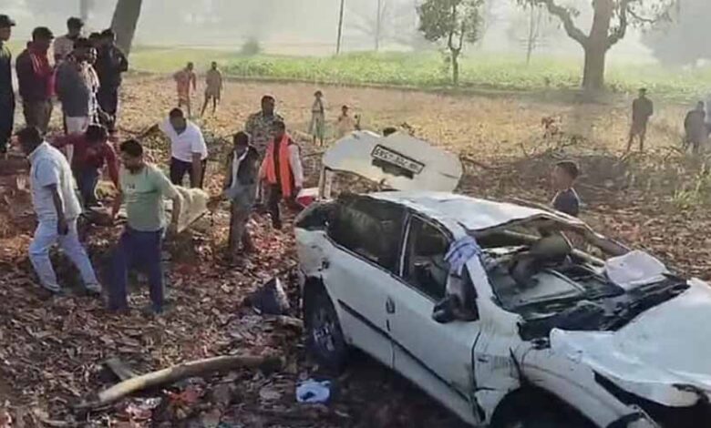 राष्ट्रीय राजमार्ग-30 पर तीर्थयात्रियों की कार पुल से जा टकराई, एक ही परिवार के दो लोगों की मौत, चार घायल राष्ट्रीय राजमार्ग-30 पर तीर्थयात्रियों की कार पुल से जा टकराई, एक ही परिवार के दो लोगों की मौत, चार घायल